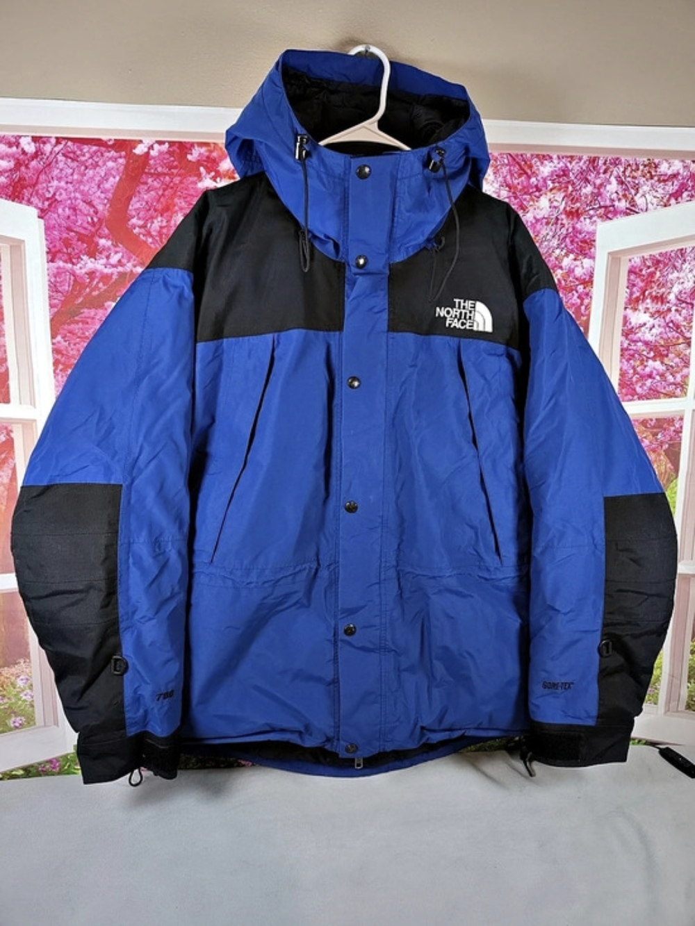 Vintage The North Face 700 Gore-Tex Mountain Down Jacket Men's Large Blue Black.